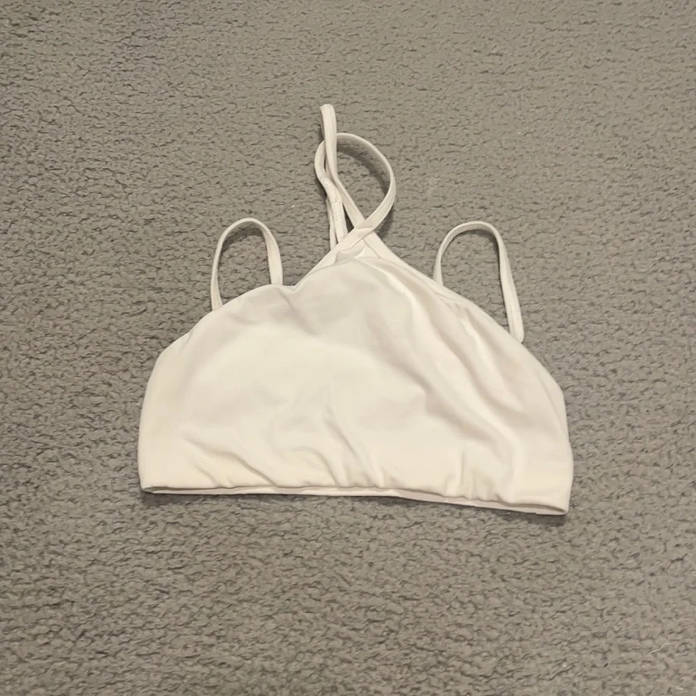Lululemon Flow Y Strappy Bra Nulu *Light Support, A–C Cups White size 6